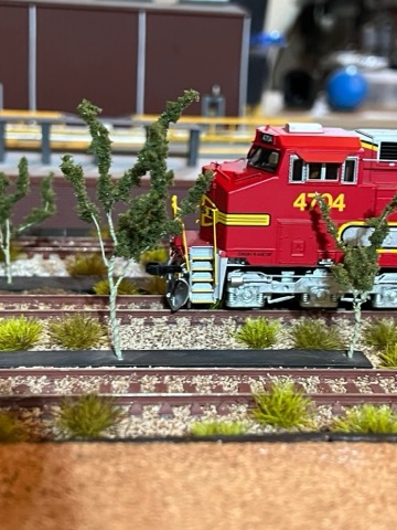 BNSF 4704 Warbonnet Trees
