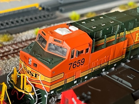 BNSF 7659 ES44DC Roof Closeup