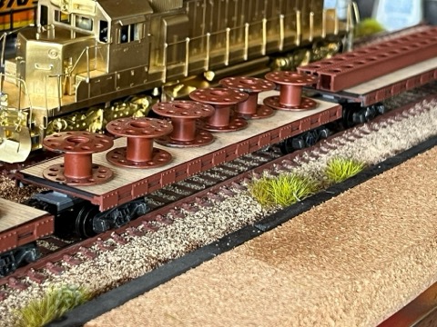 Spool Load Flatcars Brass SD40 2