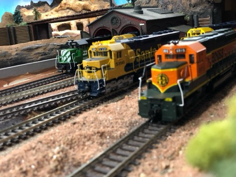 BN Santa Fe BNSF Engine House Lineup