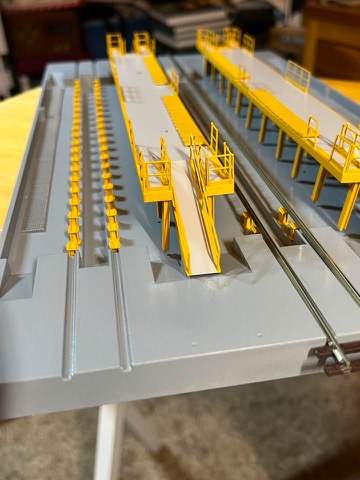 Mid Build Platforms Ramp Gray Base