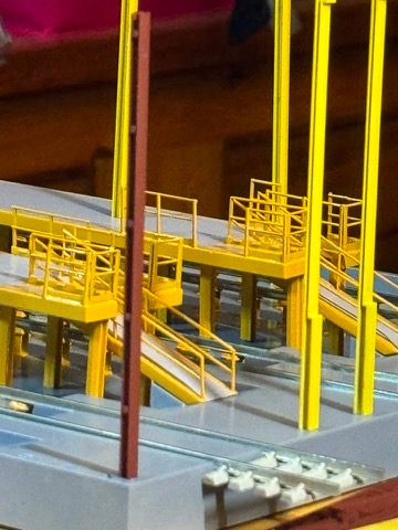 Platform Cluster Roof Post Macro