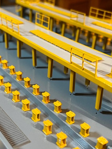 Platform Mesh Grate Pedestal Rows